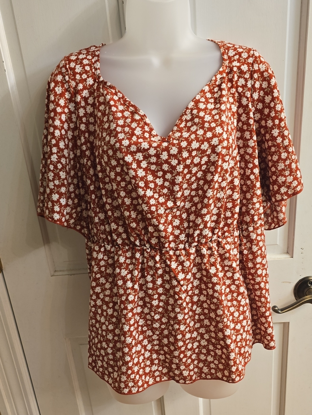 SHEIN Red Floral V-Neck Peplum Tunic